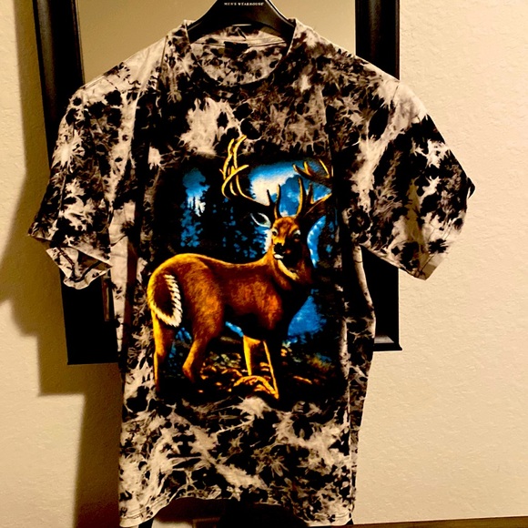 Deer 🦌 t-shirt - Picture 1 of 3